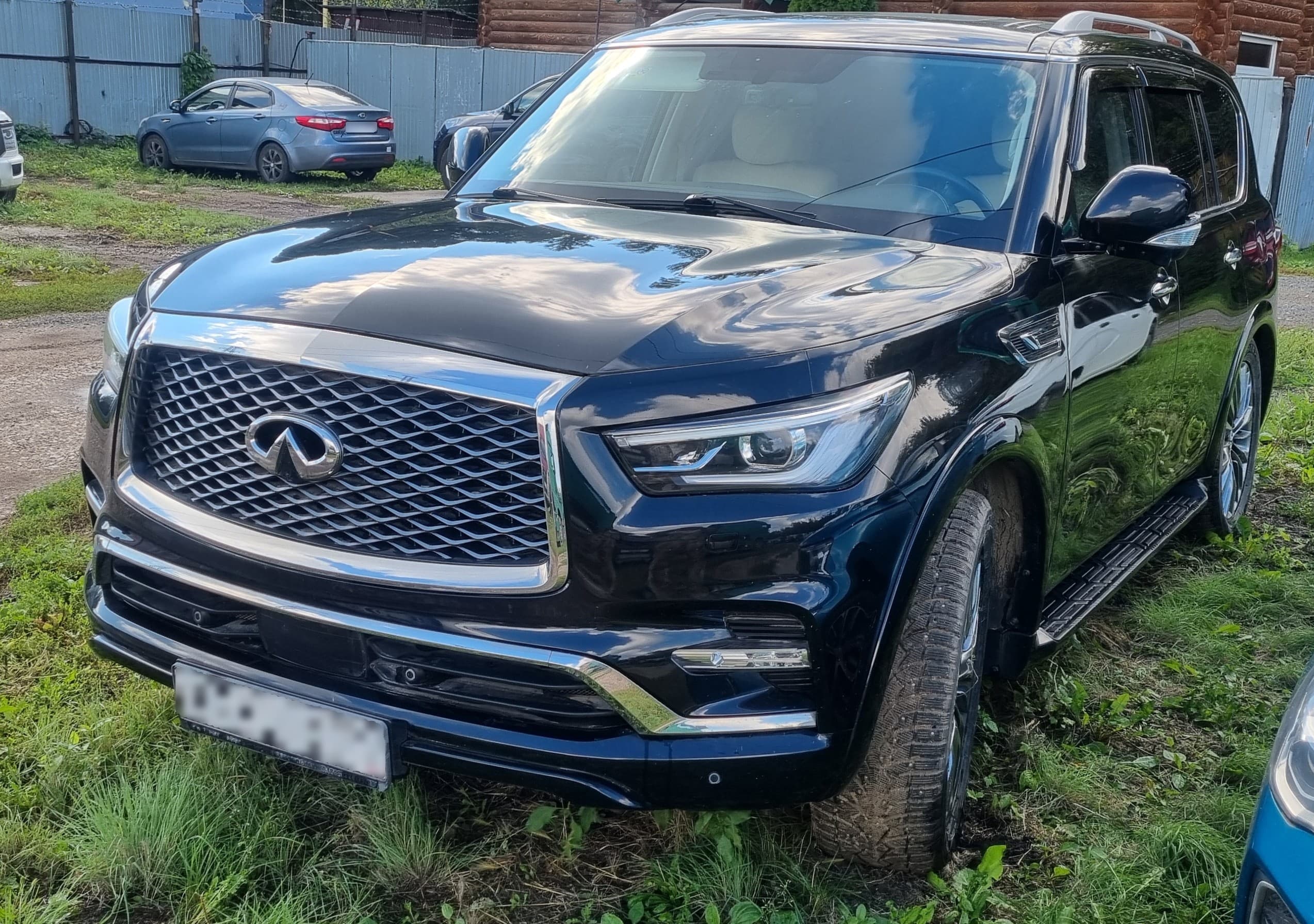 Infiniti QX80 - 1