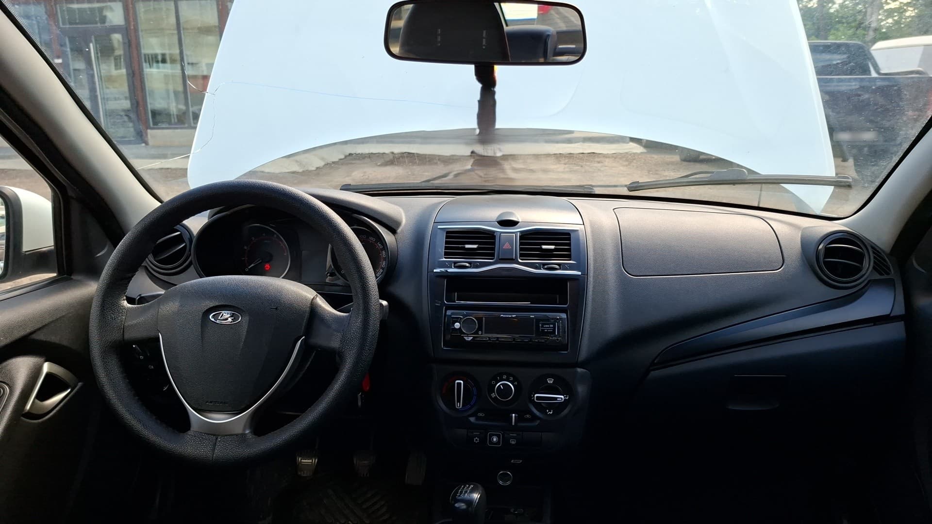 Lada Granta седан - 5