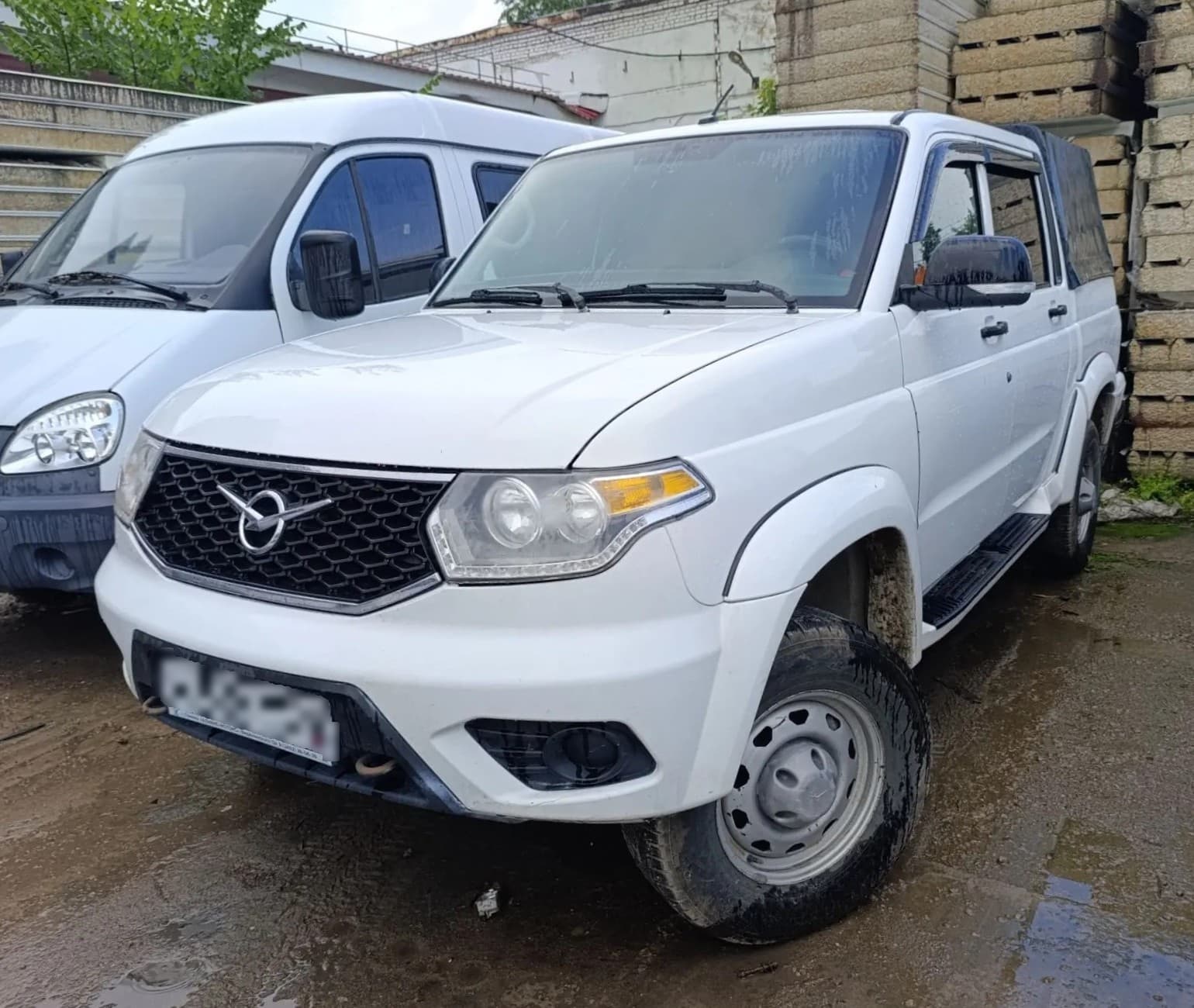 UAZ Pickup - 1