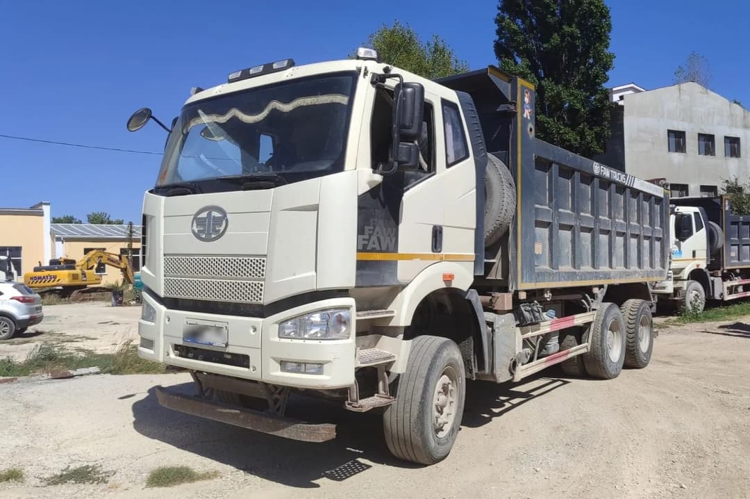 FAW CA 3250 6x4 Самосвал - 1