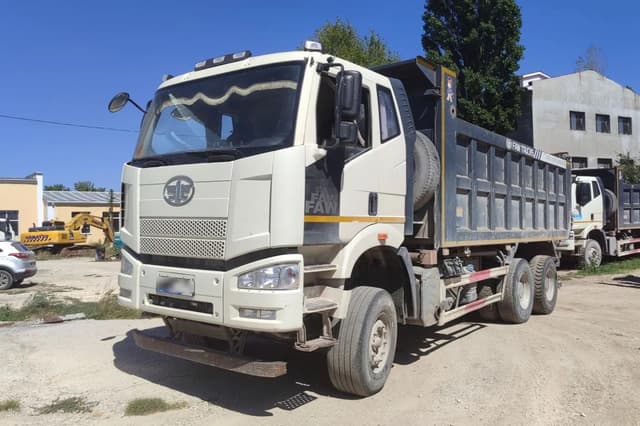 FAW CA 3250 6x4 Самосвал - 1