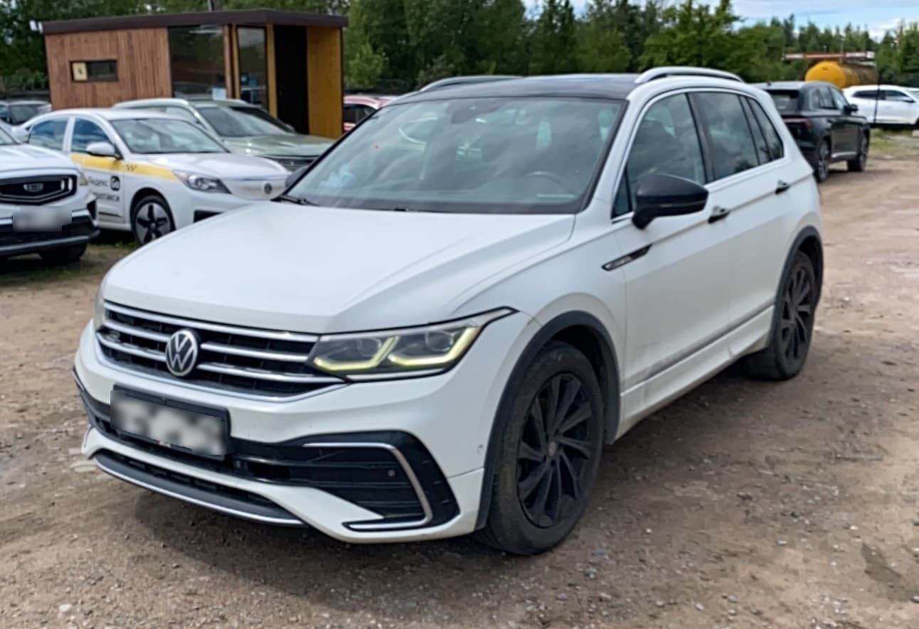 Volkswagen Tiguan - 1