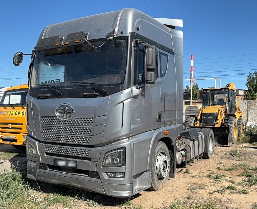 FAW JH6 4x2 Седельный тягач - 1