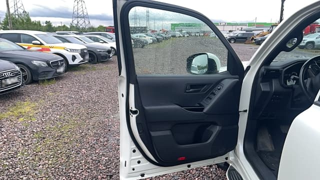 Toyota Land Cruiser 300 - 8