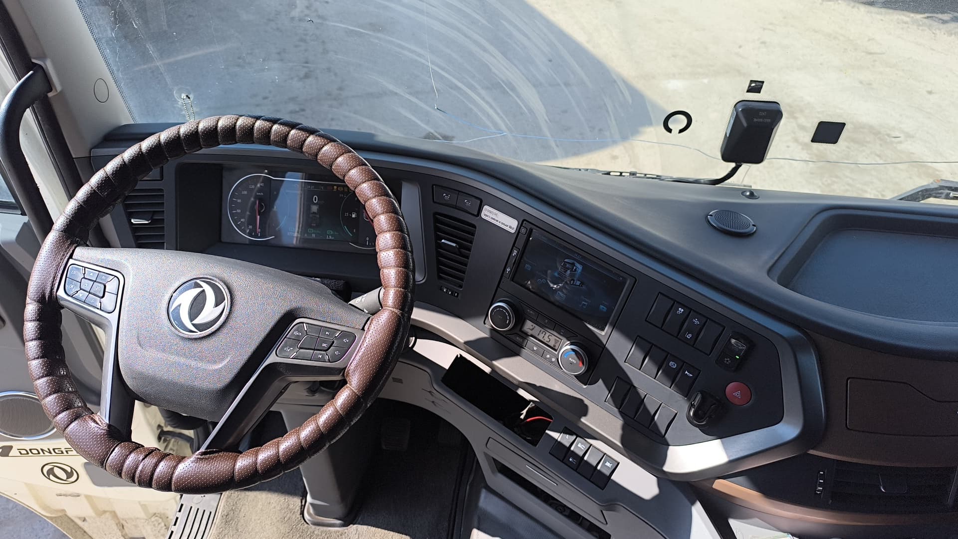 Dongfeng DFH 4x2 Седельный тягач - 5