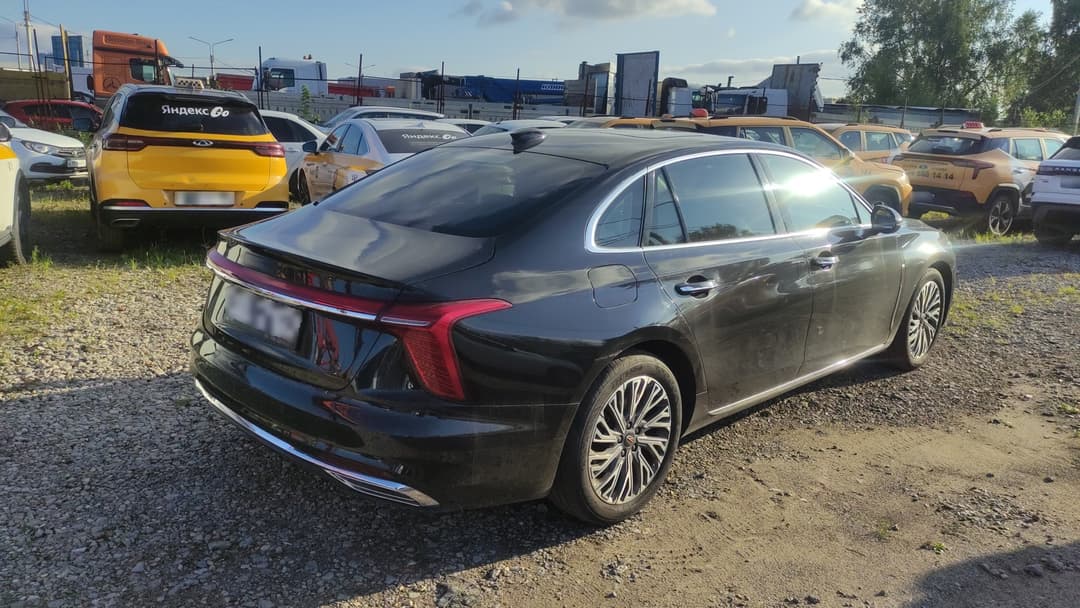 Hongqi H5 - 3