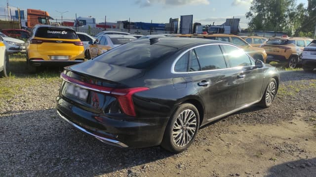Hongqi H5 - 3