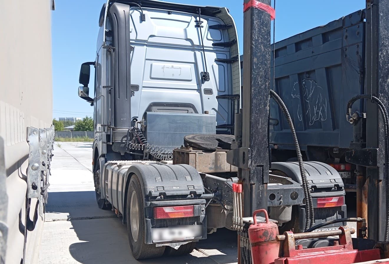 Shacman (Shaanxi) SX* 4x2 Седельный тягач - 4