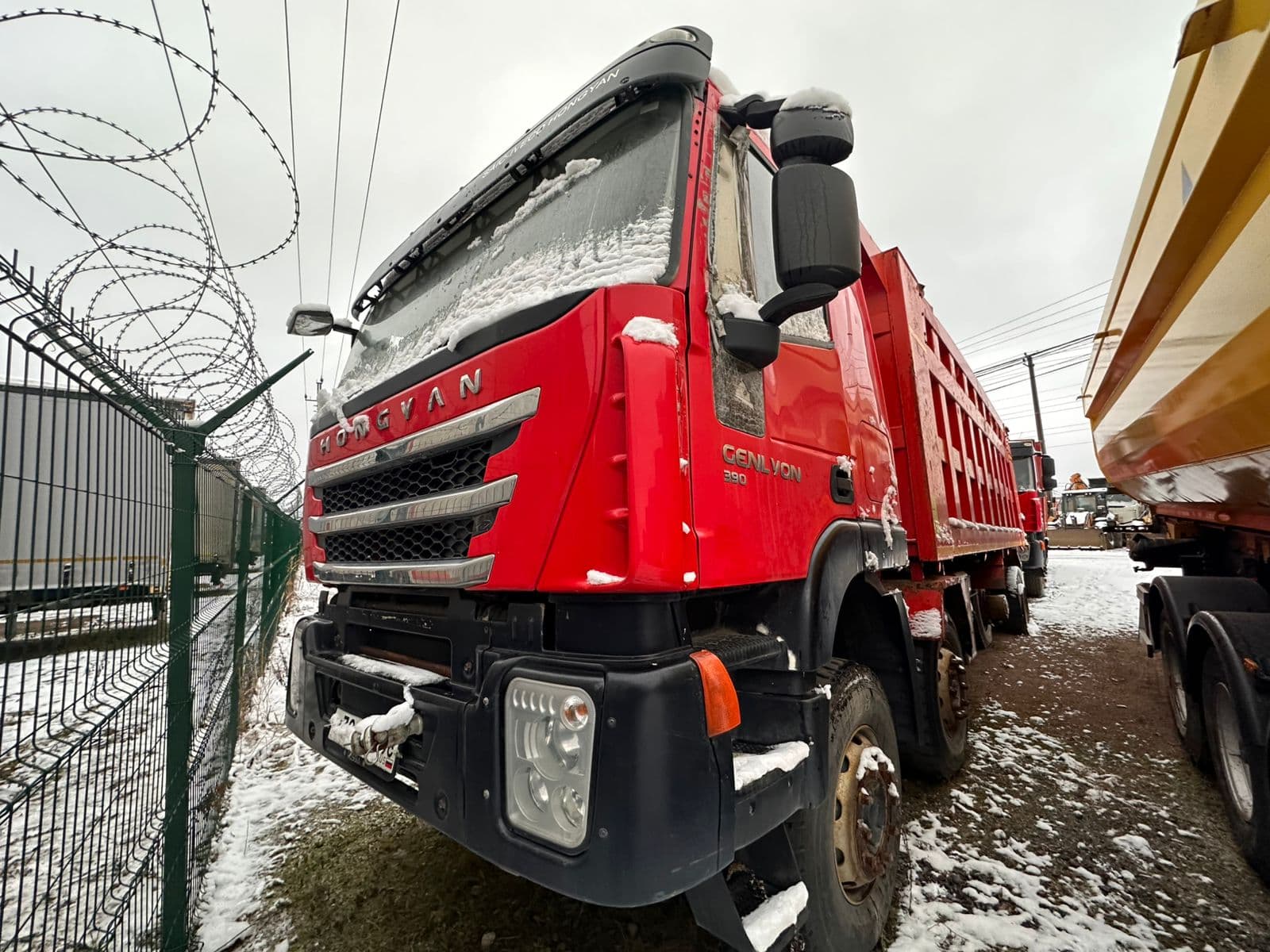 Hongyan 908 8x4 Самосвал - 1