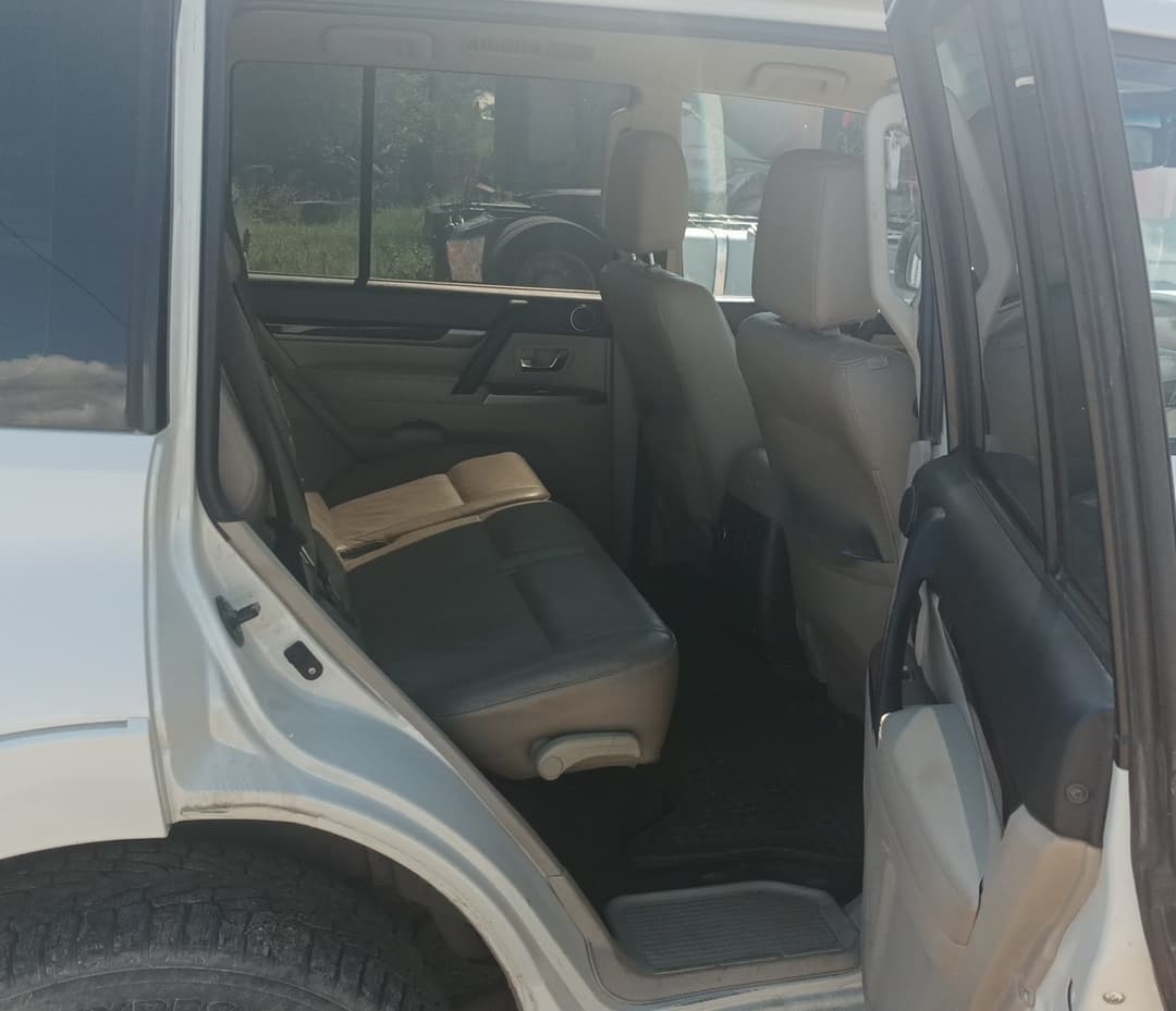 Mitsubishi Pajero - 9