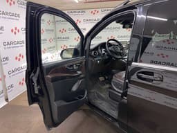 Mercedes-Benz V - 8