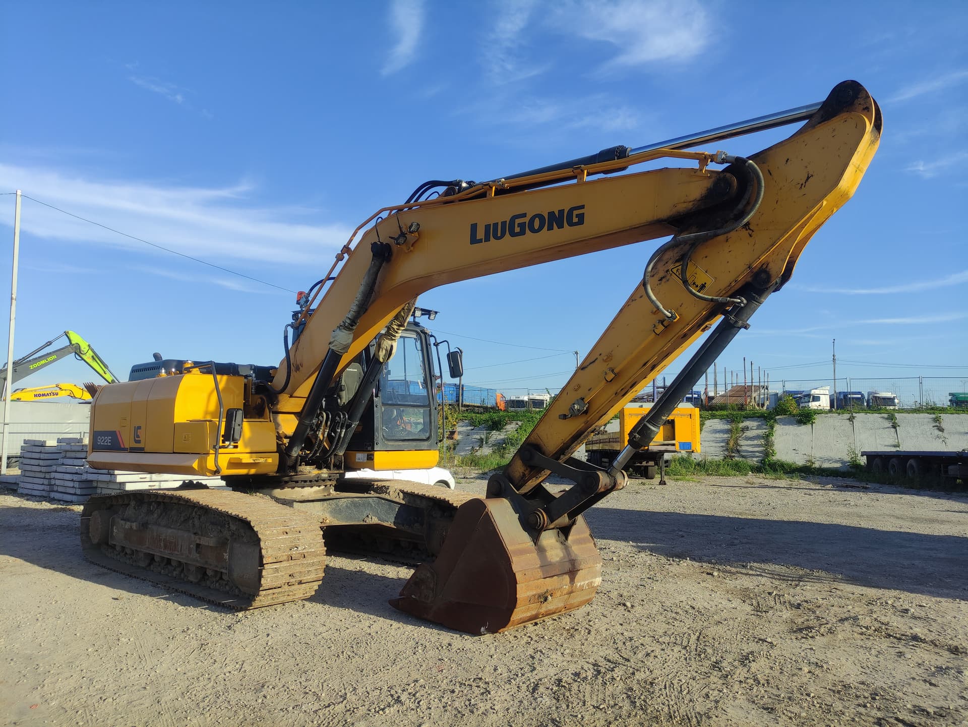Liugong CLG922 Экскаватор - 2