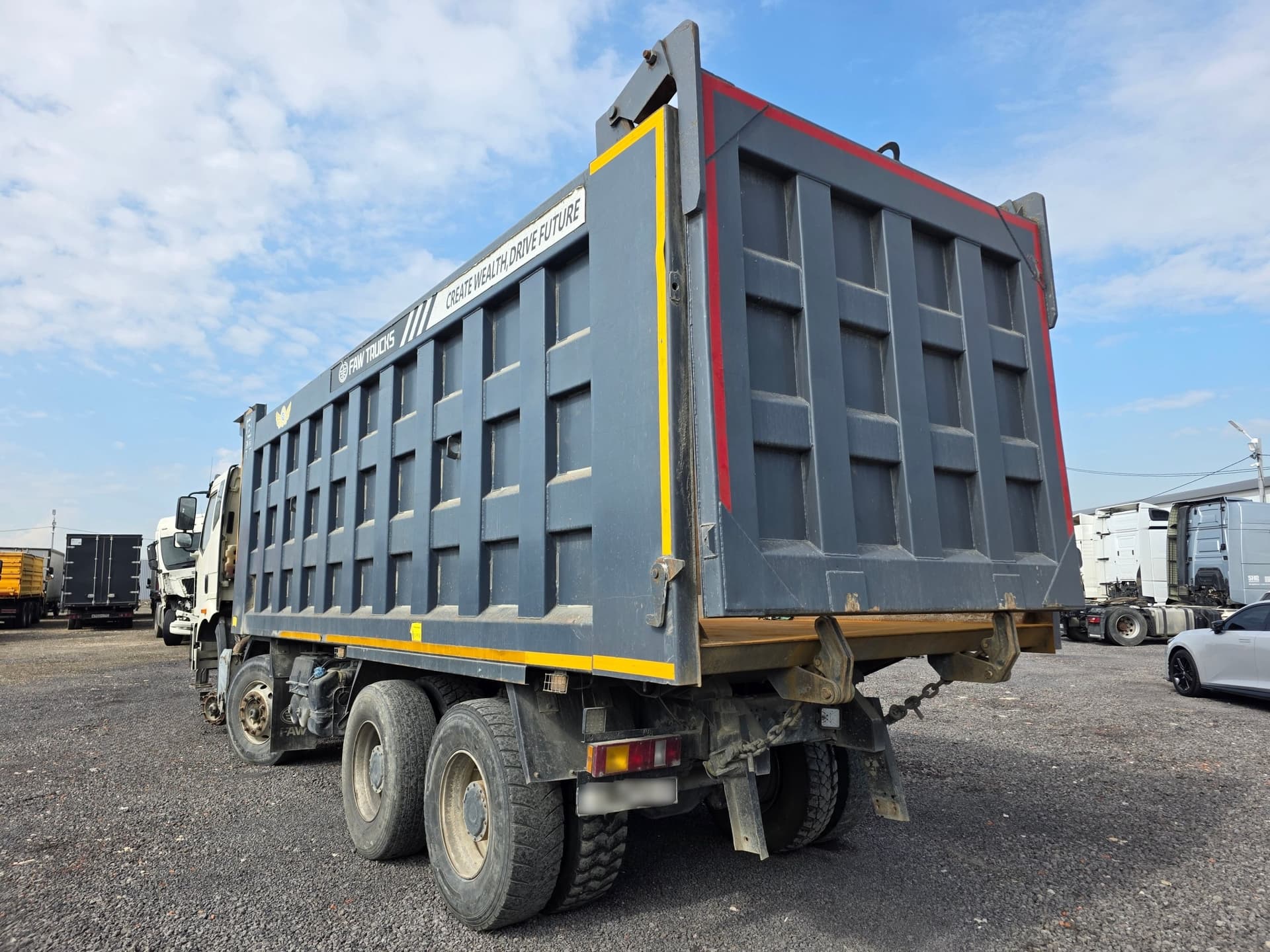 FAW J6 8x4 Самосвал - 3