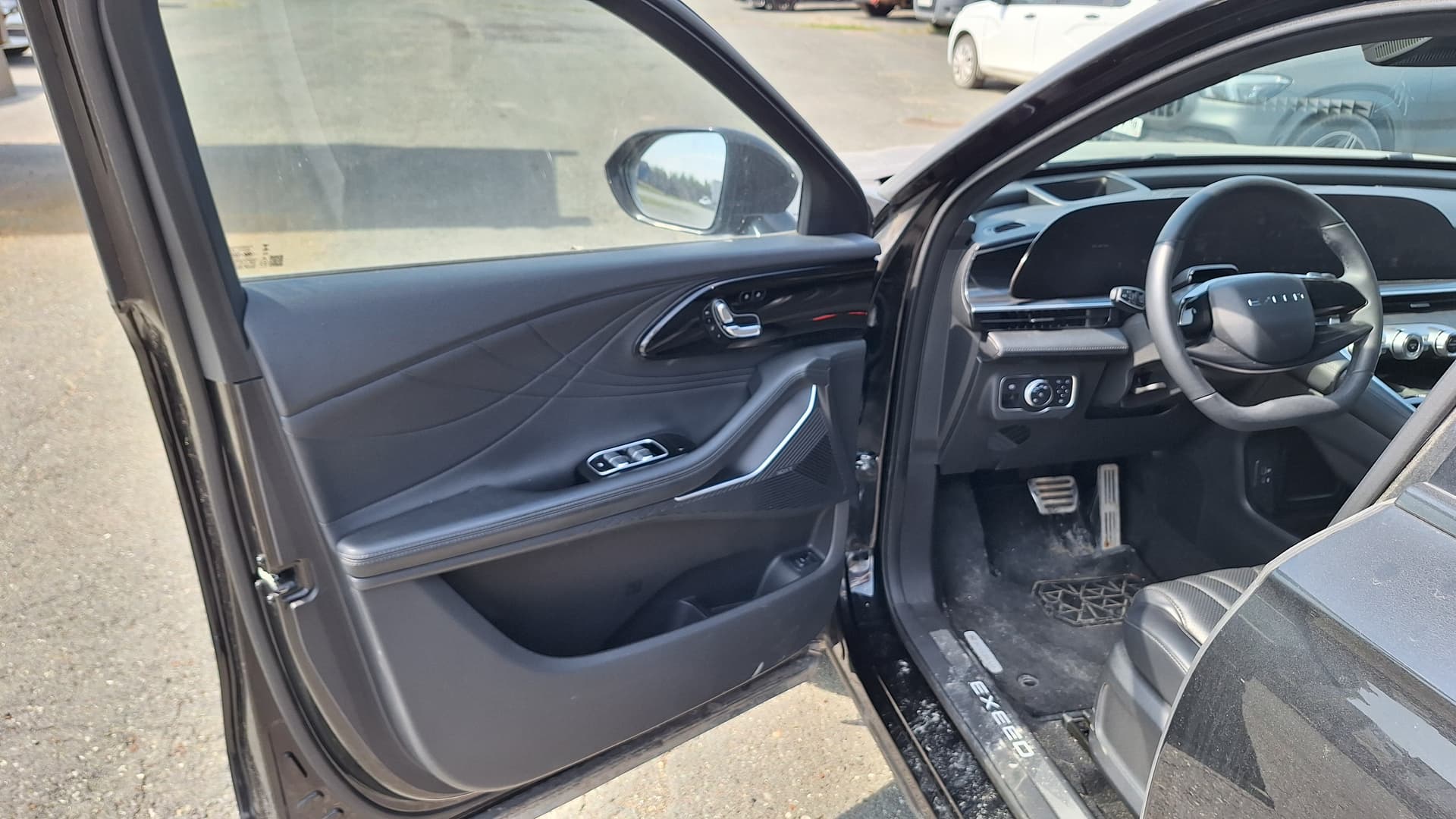 Exeed RX - 8