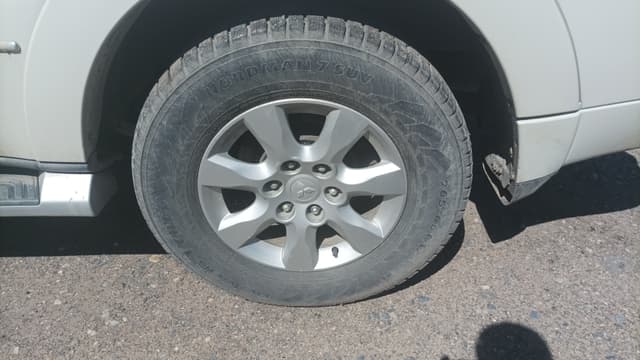 Mitsubishi Pajero - 10