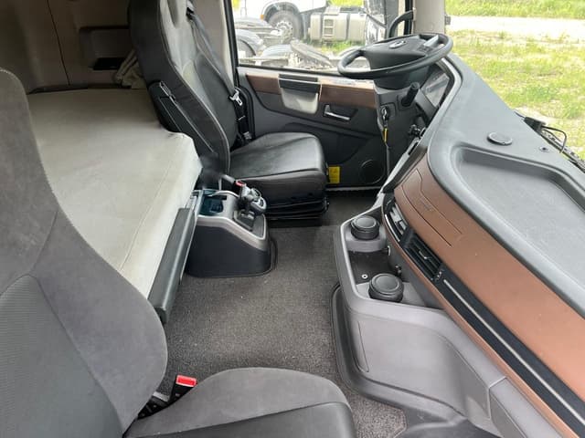 Dongfeng DFH 4x2 Седельный тягач - 8