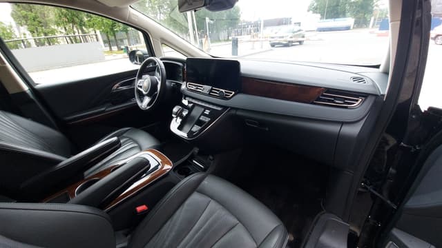 Hongqi HQ9 - 6