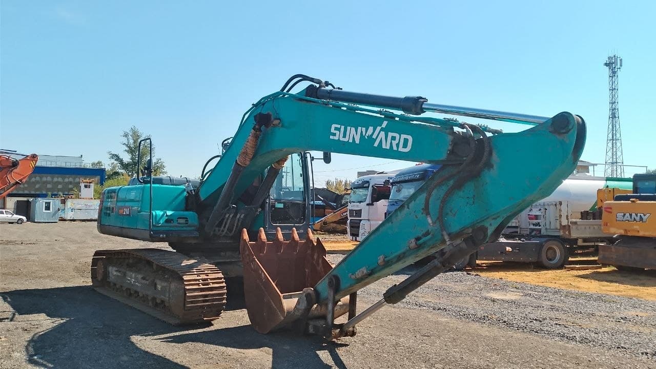 Sunward SWE210 Экскаватор - 2