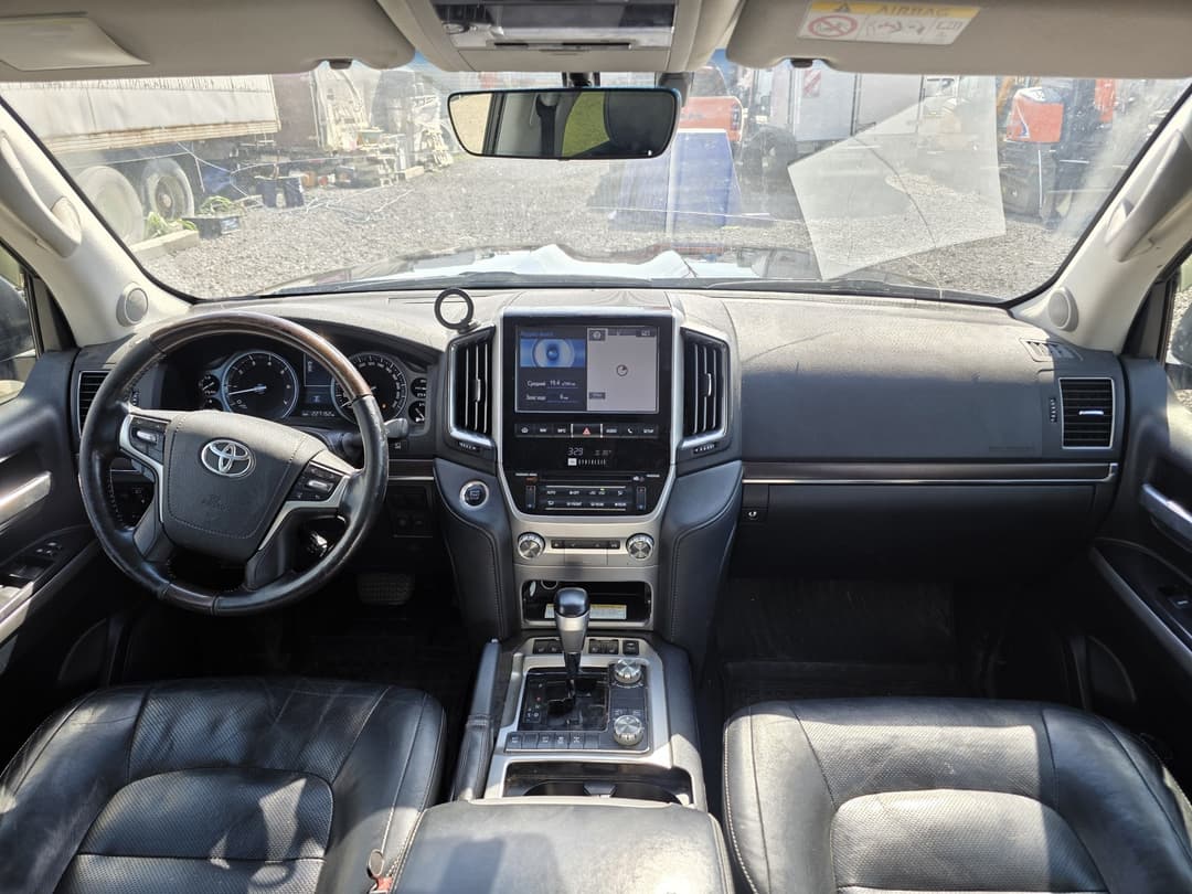 Toyota Land Cruiser 200 - 5