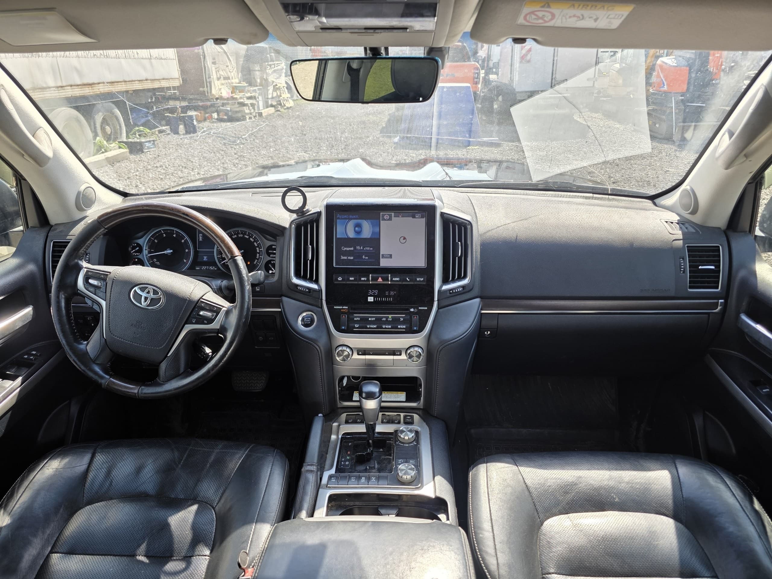 Toyota Land Cruiser 200 - 5