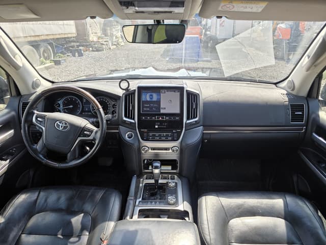 Toyota Land Cruiser 200 - 5