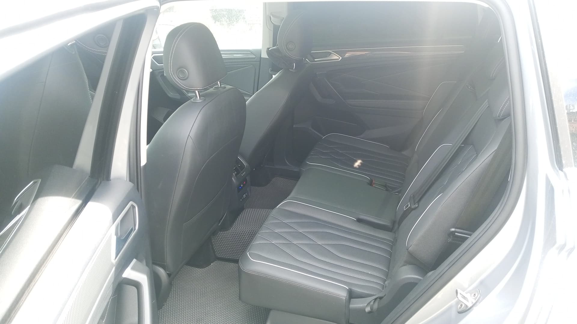 Volkswagen Tiguan L - 9
