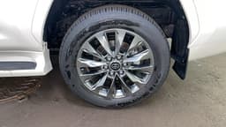 Toyota Land Cruiser 300 - 10