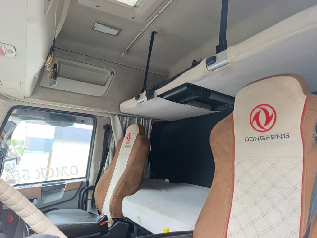 Dongfeng DFH 4x2 Седельный тягач - 9