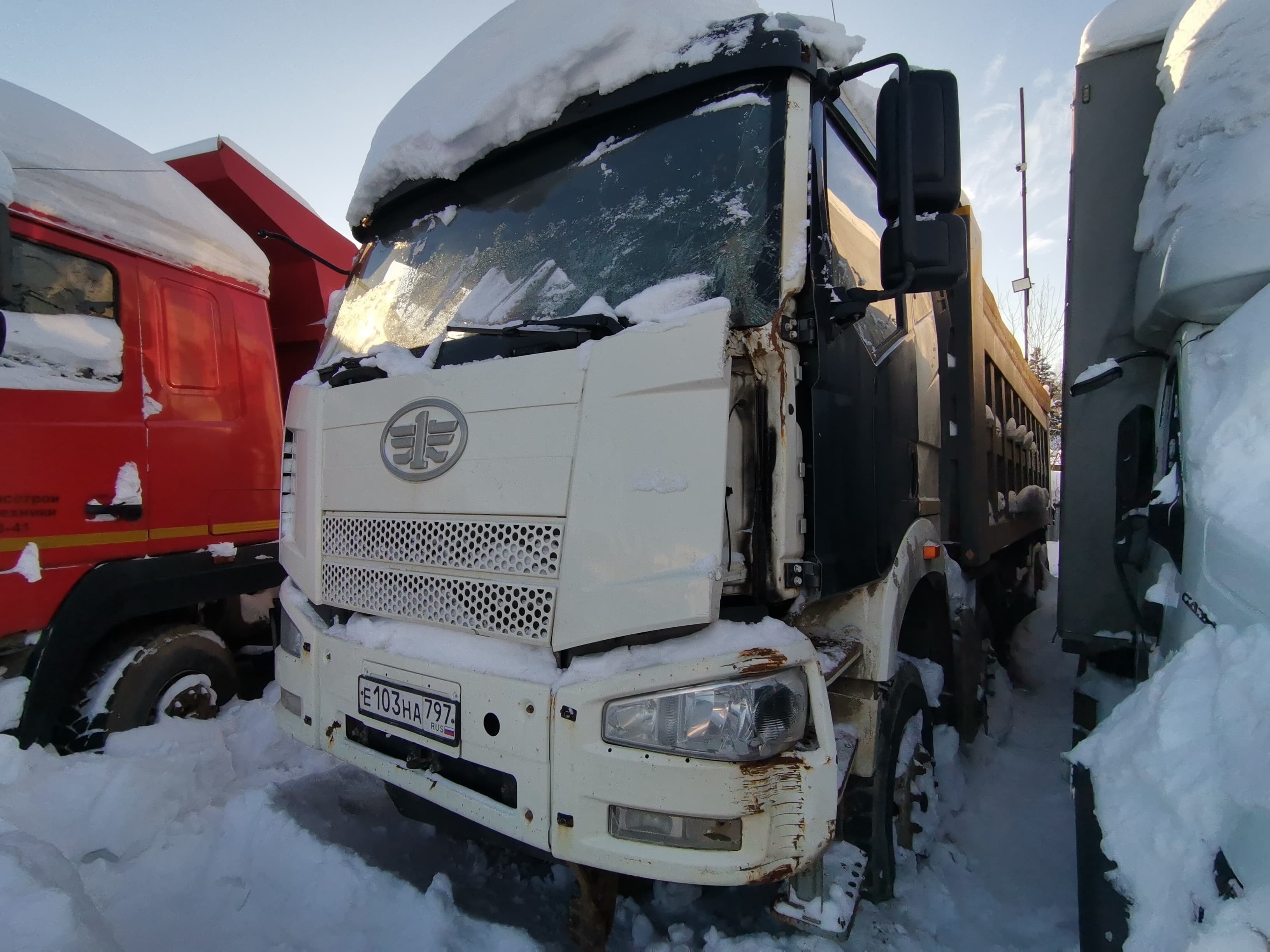 FAW CA 3310 8x4 Самосвал - 1