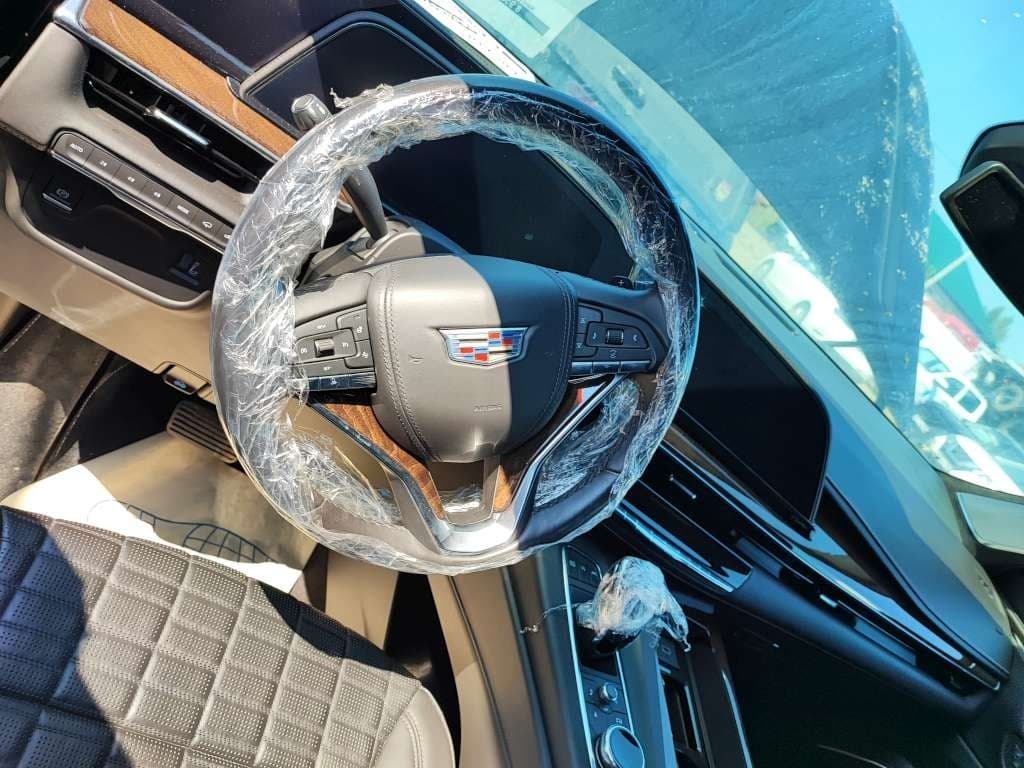 Cadillac Escalade - 5