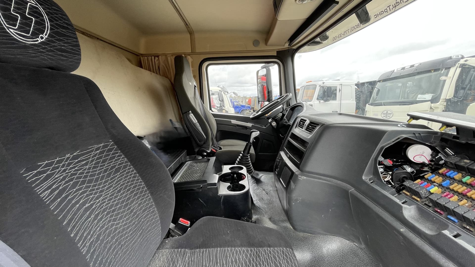Уралспецтранс 5453* на шасси Shacman SX3258 6x6 Автоцистерна вакуумная - 7