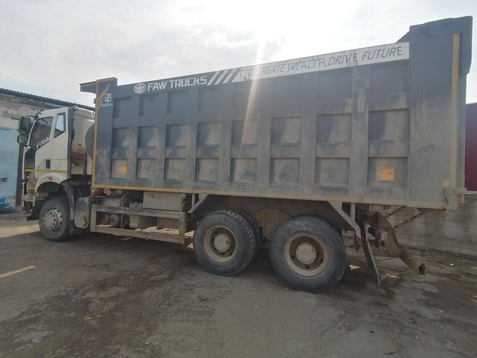 FAW J6* 6x4 Самосвал - 4