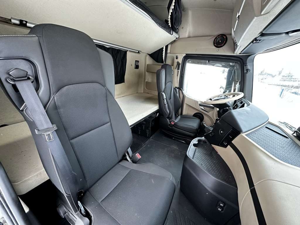 Mercedes-Benz Actros 6x4 Седельный тягач - 9