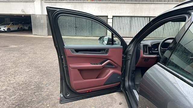 Porsche Cayenne - 8
