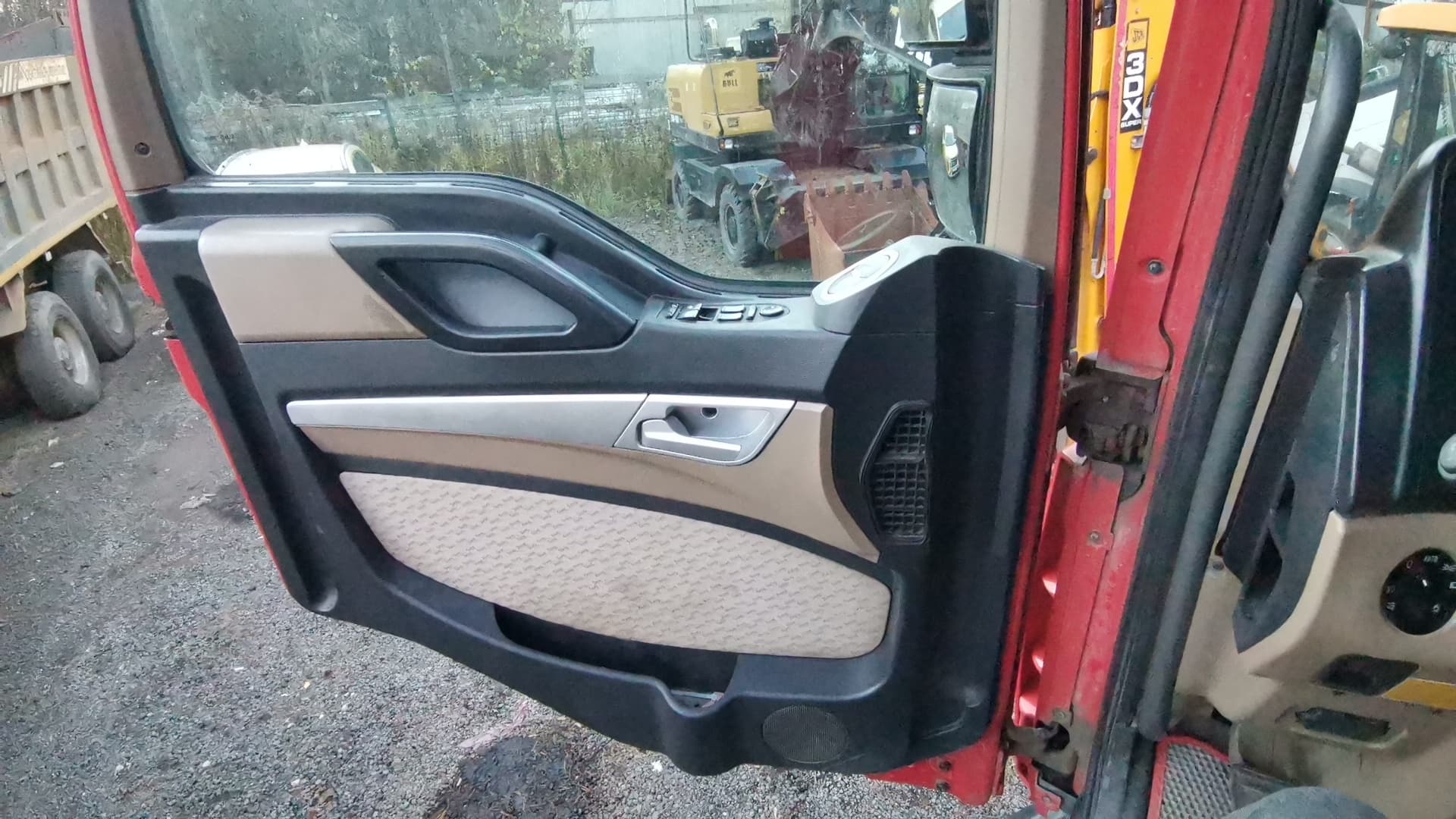 Howo T5G 8x4 Самосвал - 6