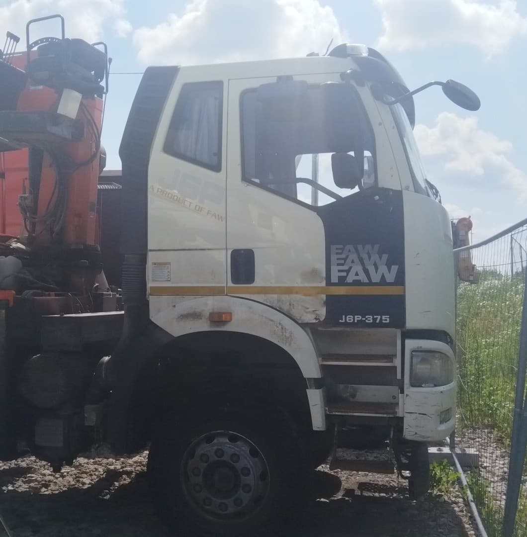 Айсин W0* на шасси FAW CA 3250 6X4 Бортовой с КМУ - 2