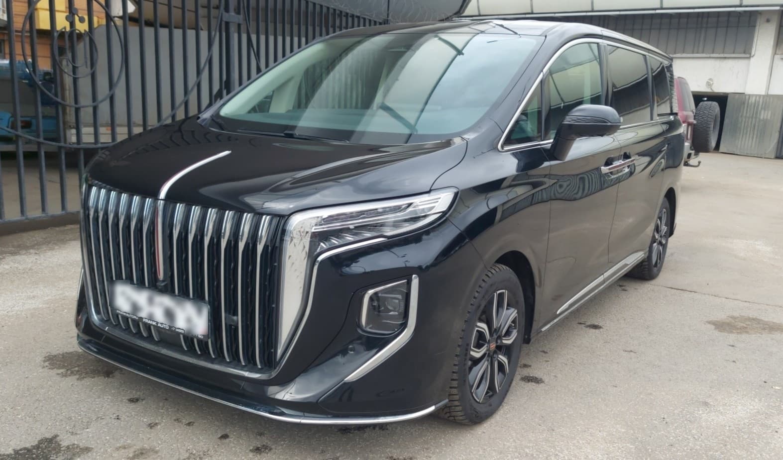 Hongqi HQ9 - 1