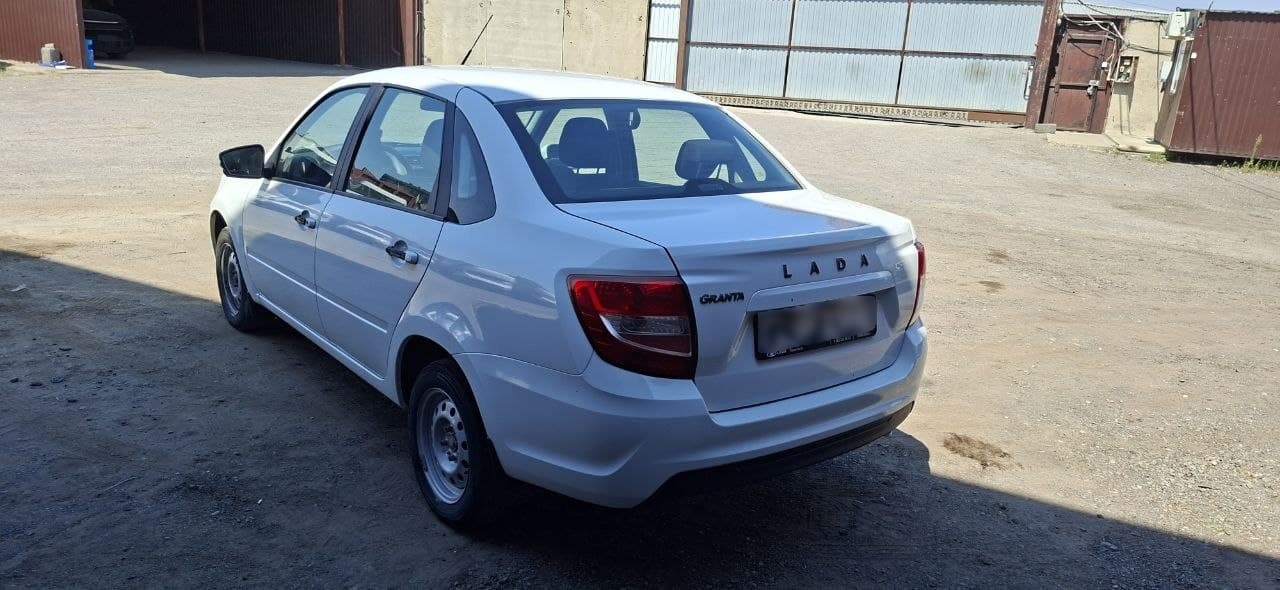 Lada Granta седан - 4