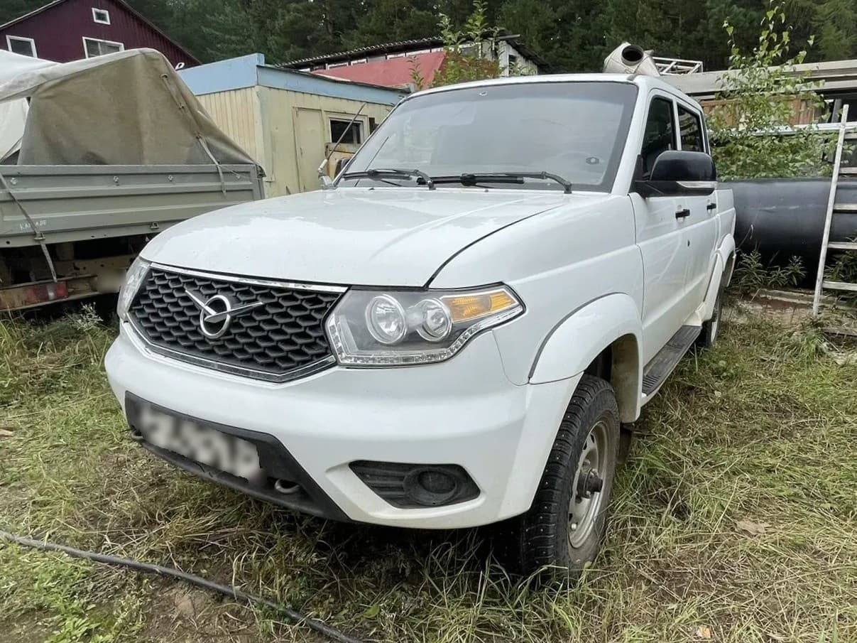 UAZ Pickup - 1