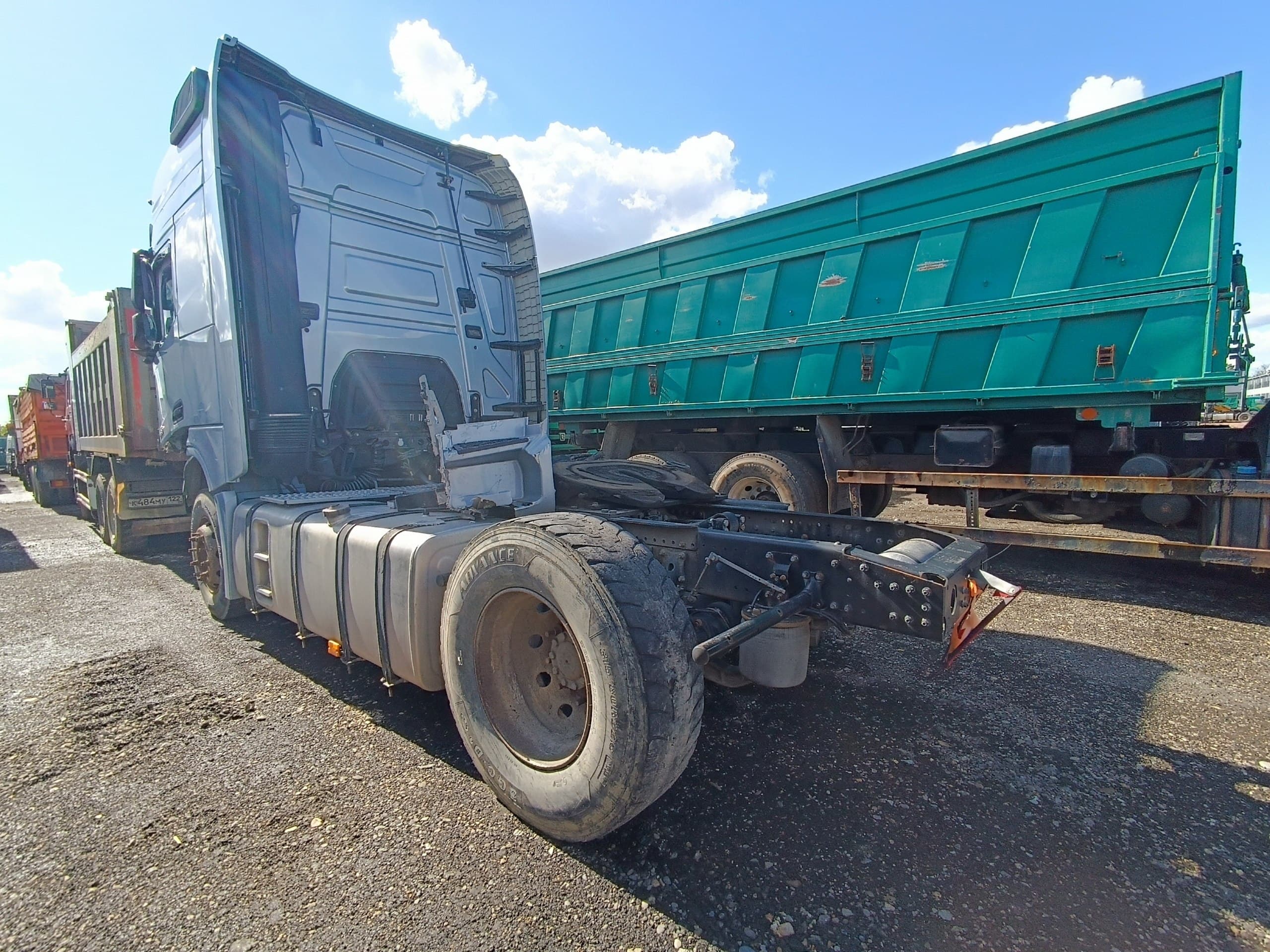 Shacman (Shaanxi) SX* 4x2 Седельный тягач - 4