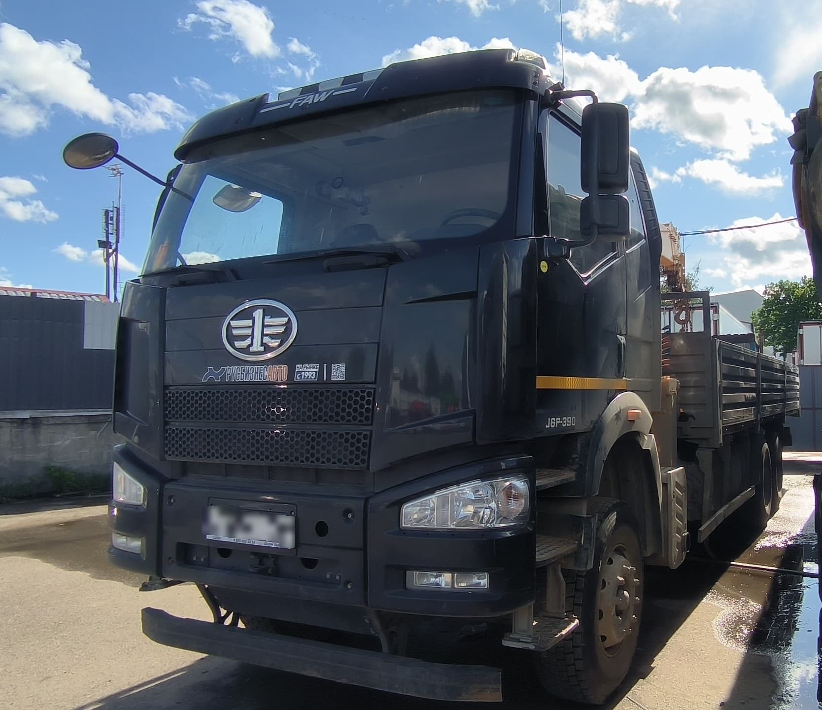 Строительные Подъемные Машины 7327* на шасси FAW CA 3250 6x4 Бортовой с КМУ - 1