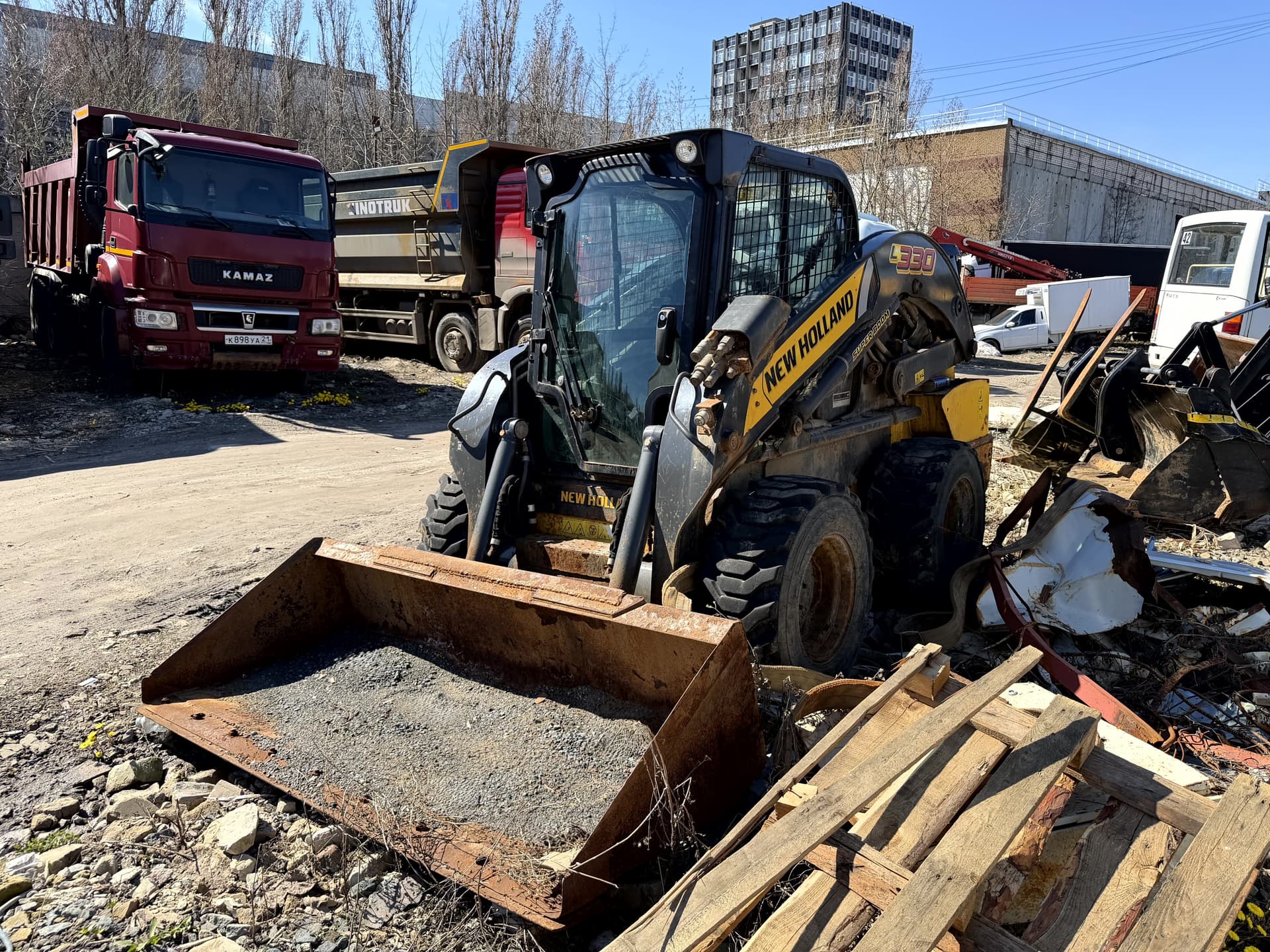New Holland L330 Мини погрузчик - 1