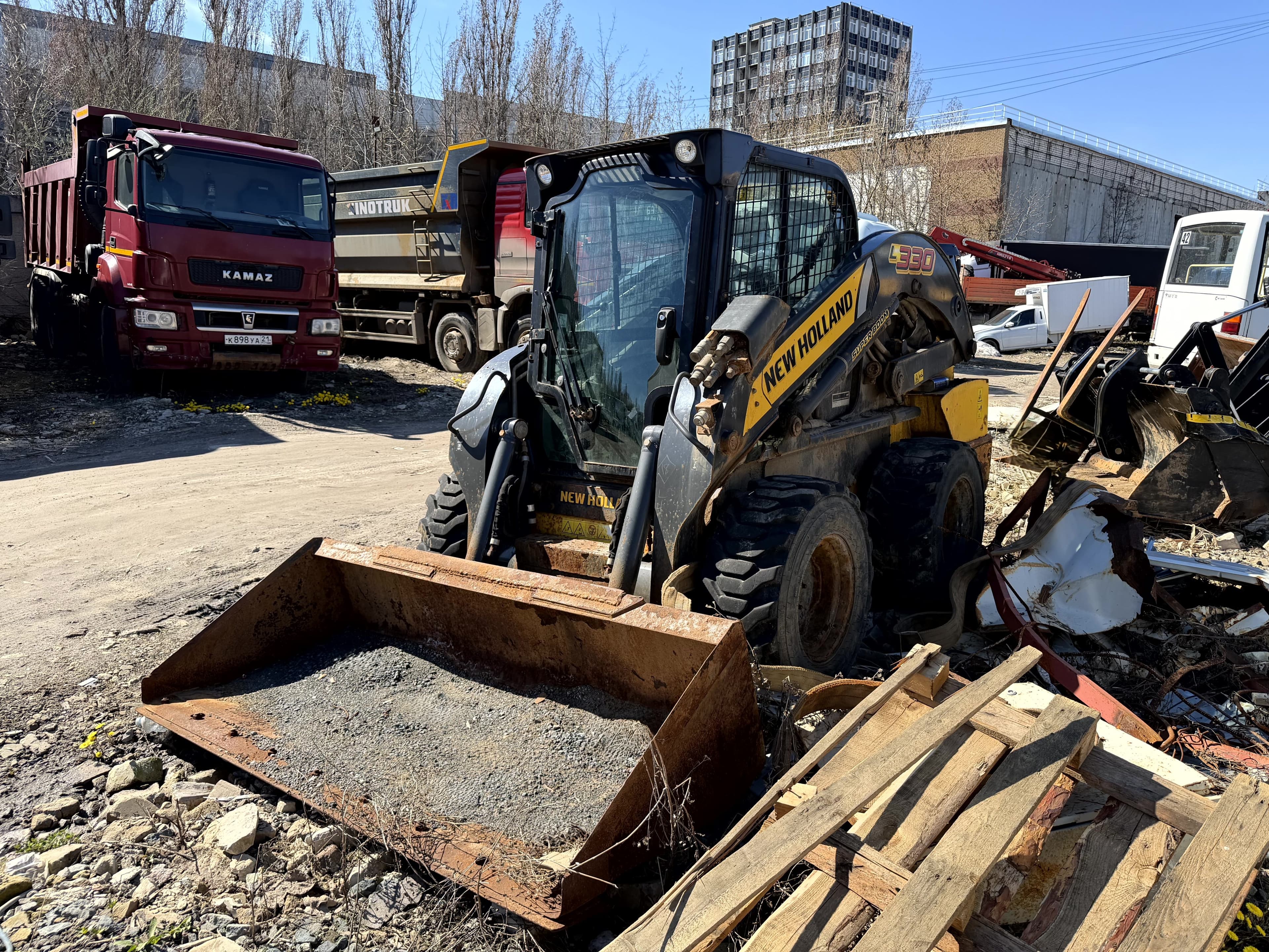 New Holland L330 Мини погрузчик - 1