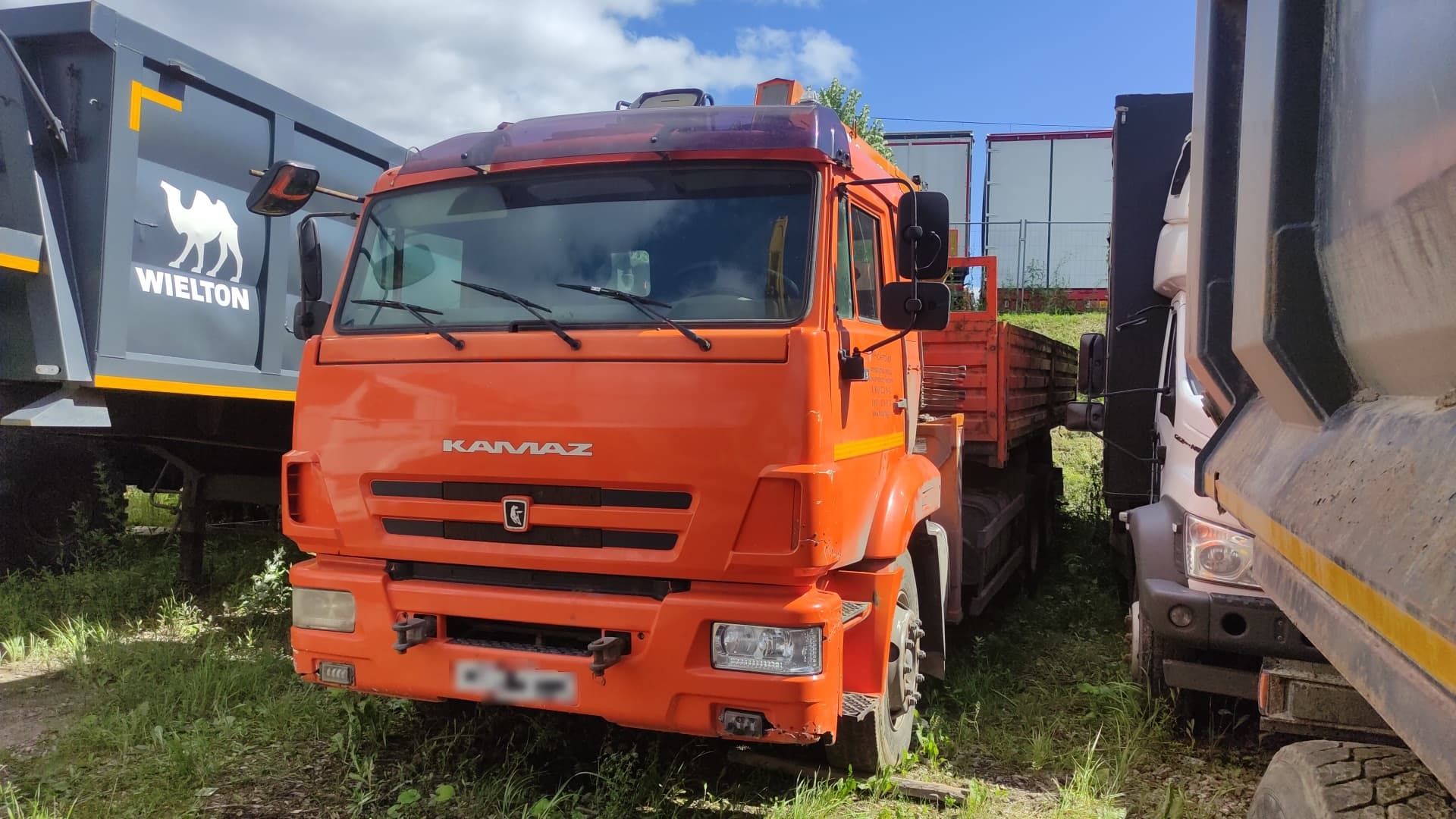 Камаз 65115 6x4 Бортовой с КМУ - 1