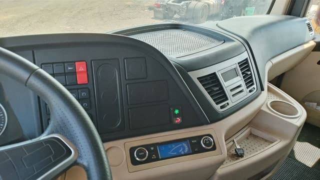 Beiben BBTR* 4x2 Седельный тягач - 5