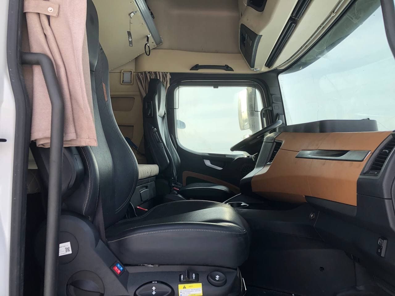 Shacman (Shaanxi) SX* 4x2 Седельный тягач - 9