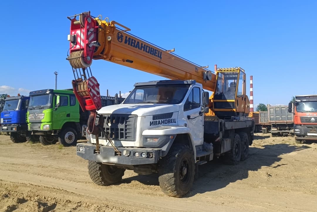 Ивановец КС-45717 на шасси URAL 4320 6x6 Автокран - 1