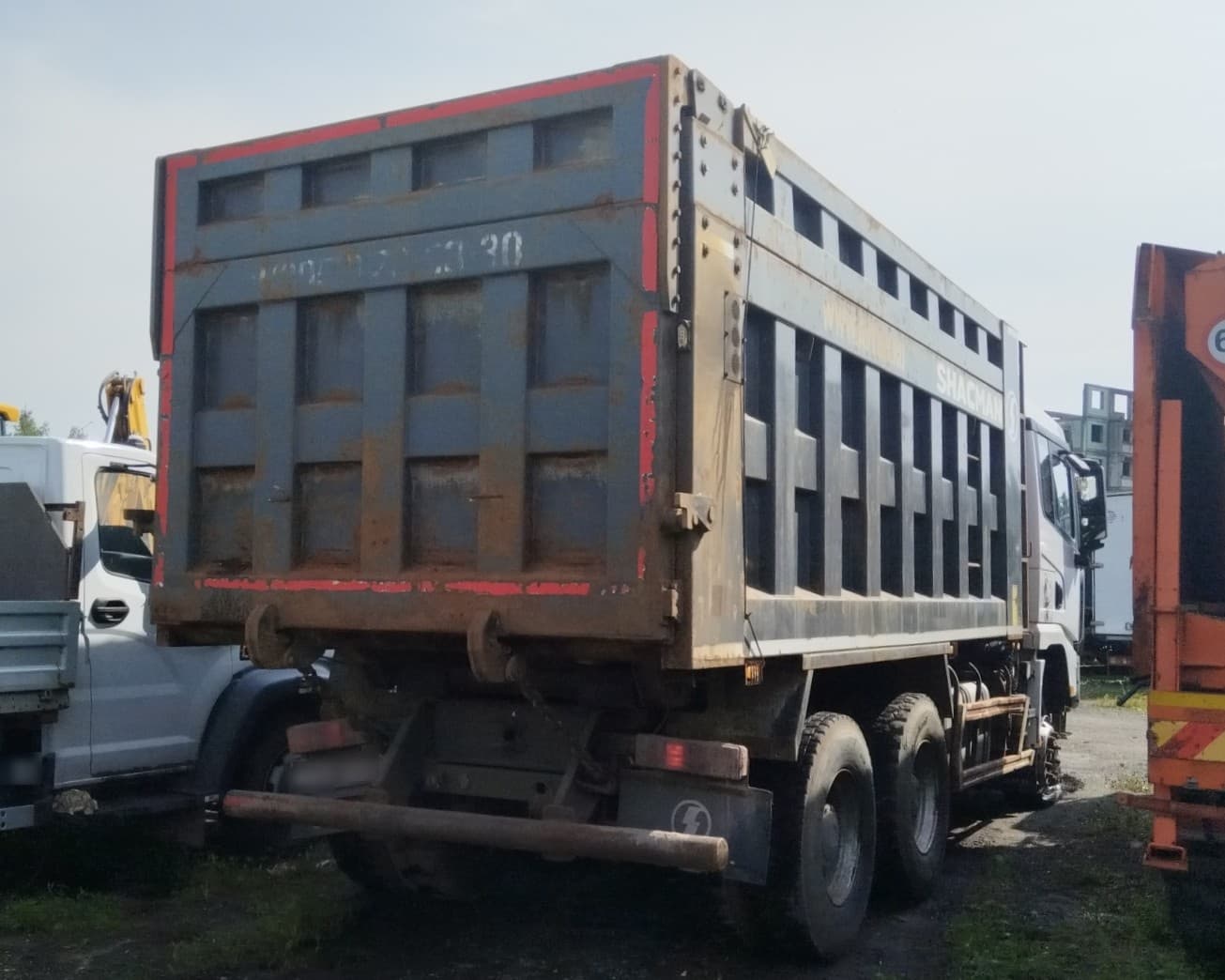Shacman (Shaanxi) SX* 6x4 Самосвал - 3