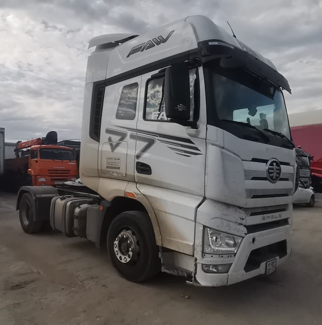FAW J7 4x2 Седельный тягач - 2