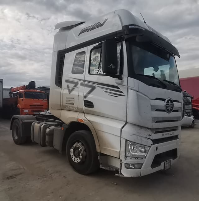 FAW J7 4x2 Седельный тягач - 2